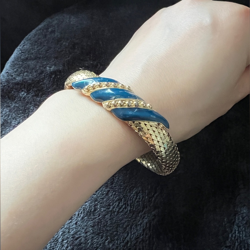 Vintage blue enamel Gold Tone Mesh Band cuff Bracelet Size 5 3/4 to 6.5
